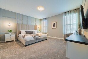 6 bedrooms, desk, iron/ironing board, free WiFi