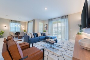 Smart TV - Francheska`s Villa: Private Pool/Spa, 24/7 Support (Davenport)