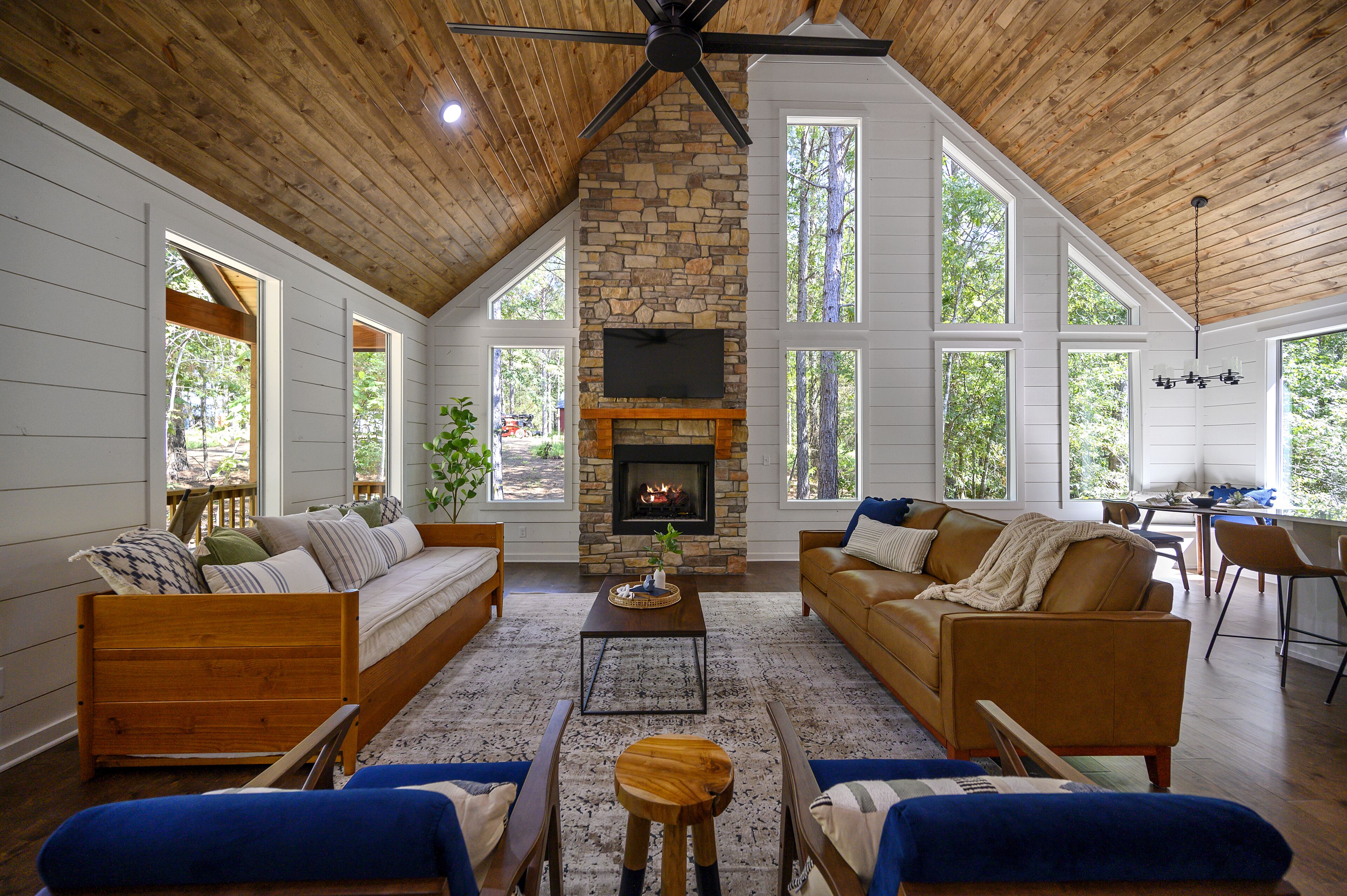 Seeking Solitude - Hot Tub, Hammocks, Desk w/ Chair, Secluded, Sleeps 4