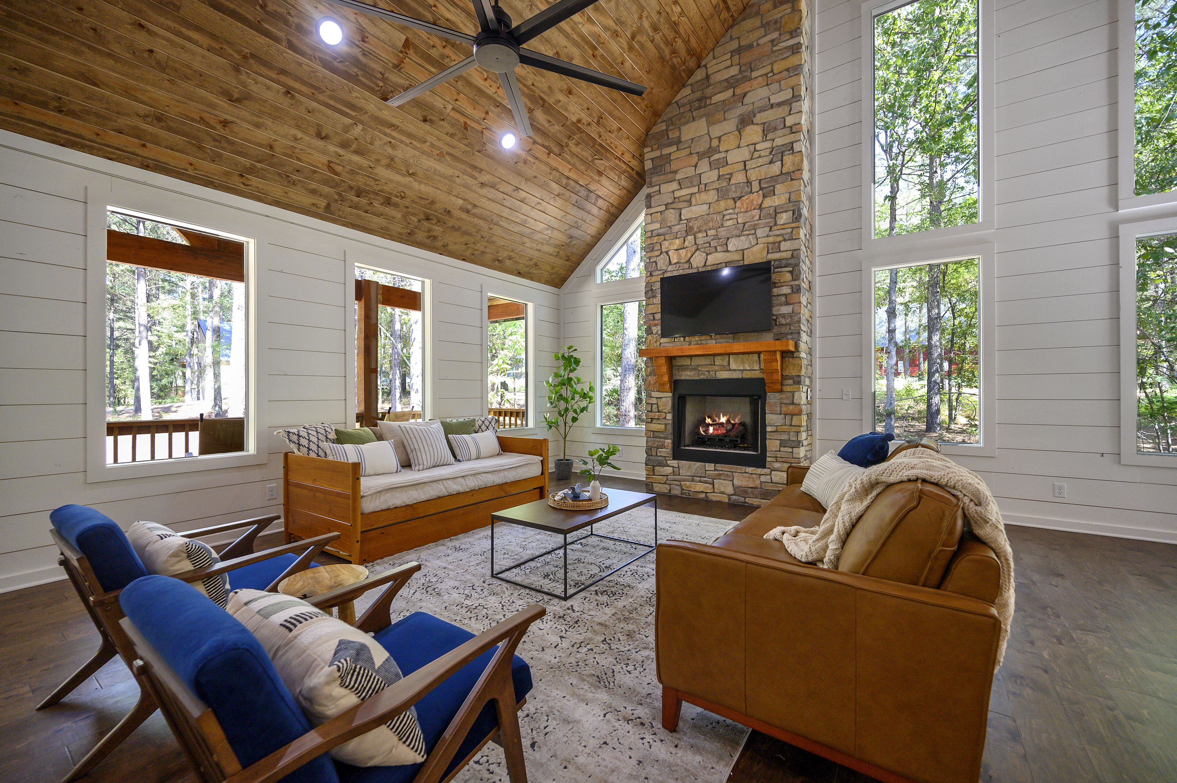 Seeking Solitude - Hot Tub, Hammocks, Desk w/ Chair, Secluded, Sleeps 4