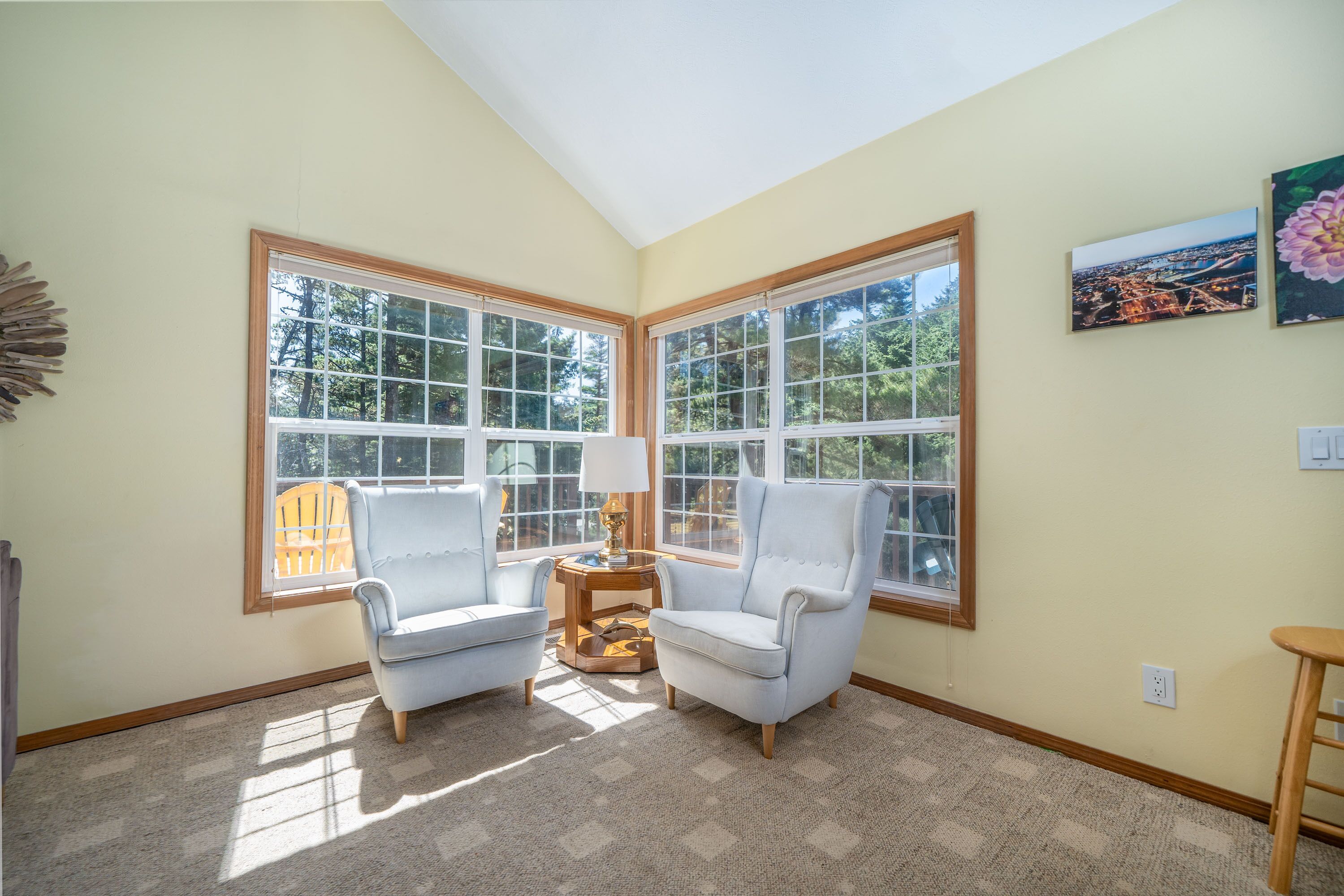 Pet Friendly Spacious Beach Home in Cape Kiwanda, Decks, BBQ, Walk to Beach