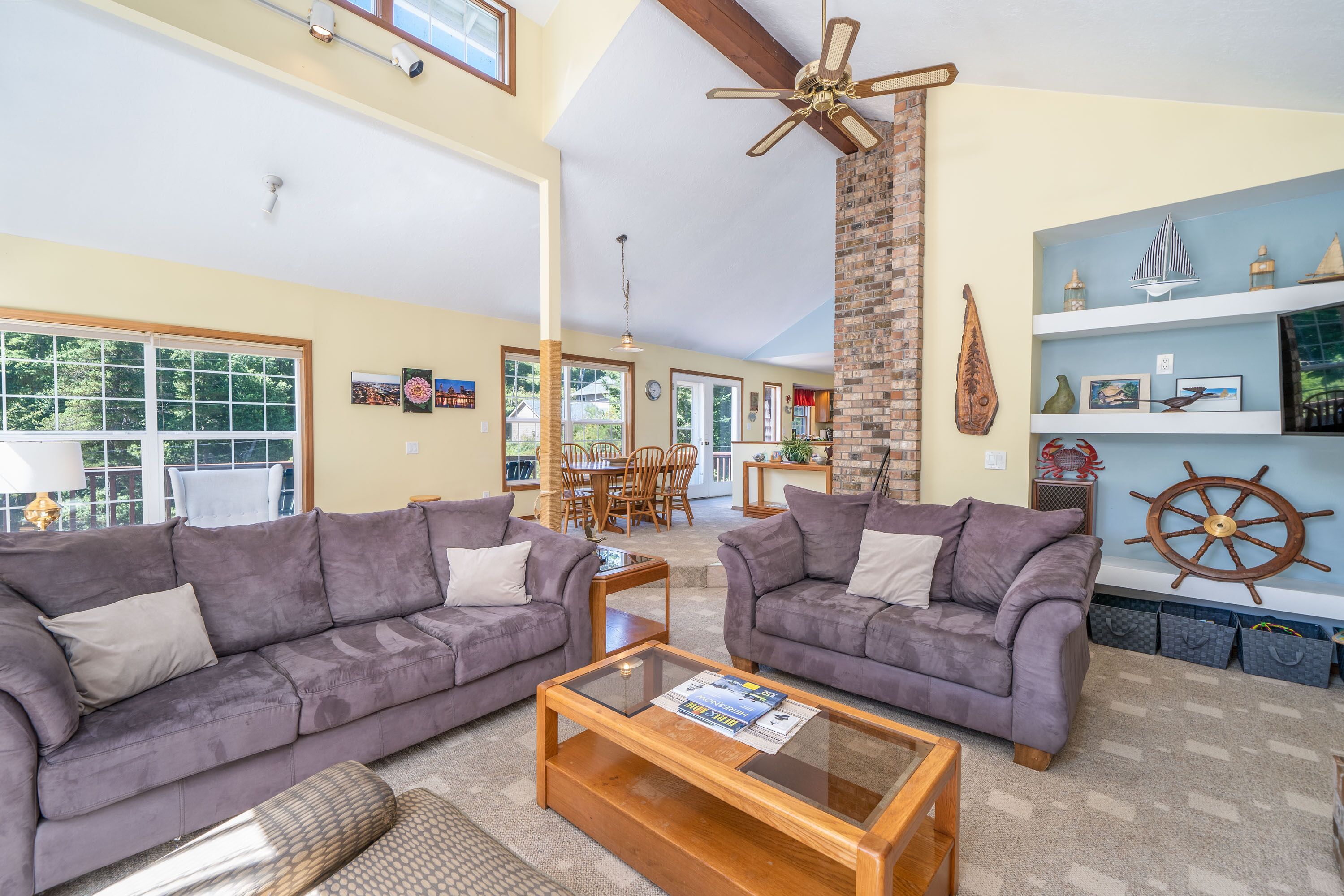 Pet Friendly Spacious Beach Home in Cape Kiwanda, Decks, BBQ, Walk to Beach