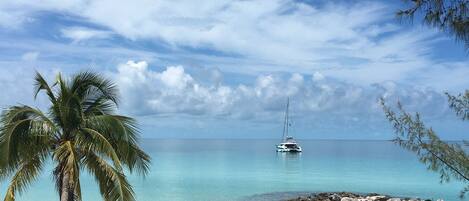 In Strandnähe, Liegestühle, Strandtücher