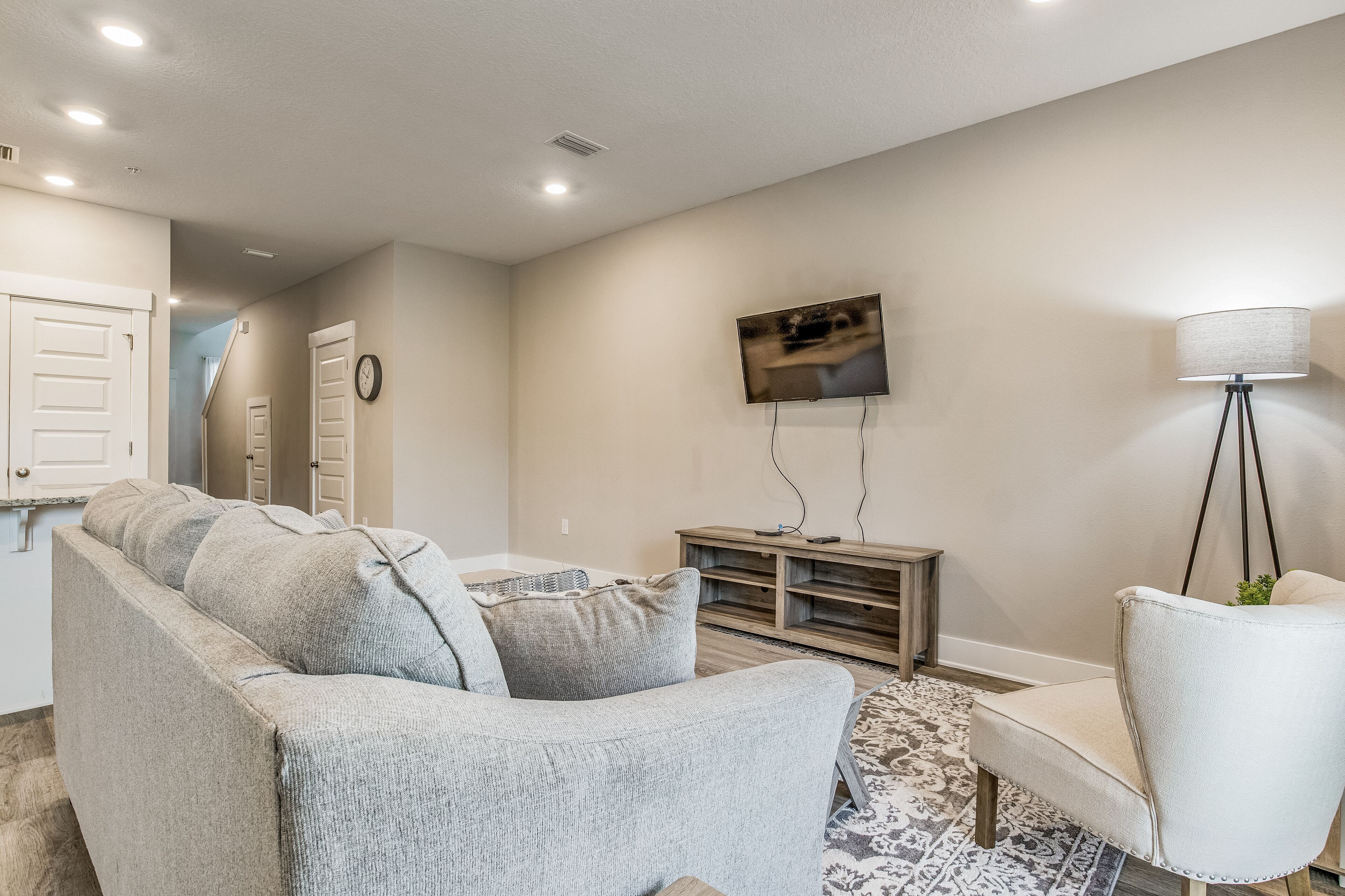 Cheerful 3-bedroom Townhouse - Centrally Located