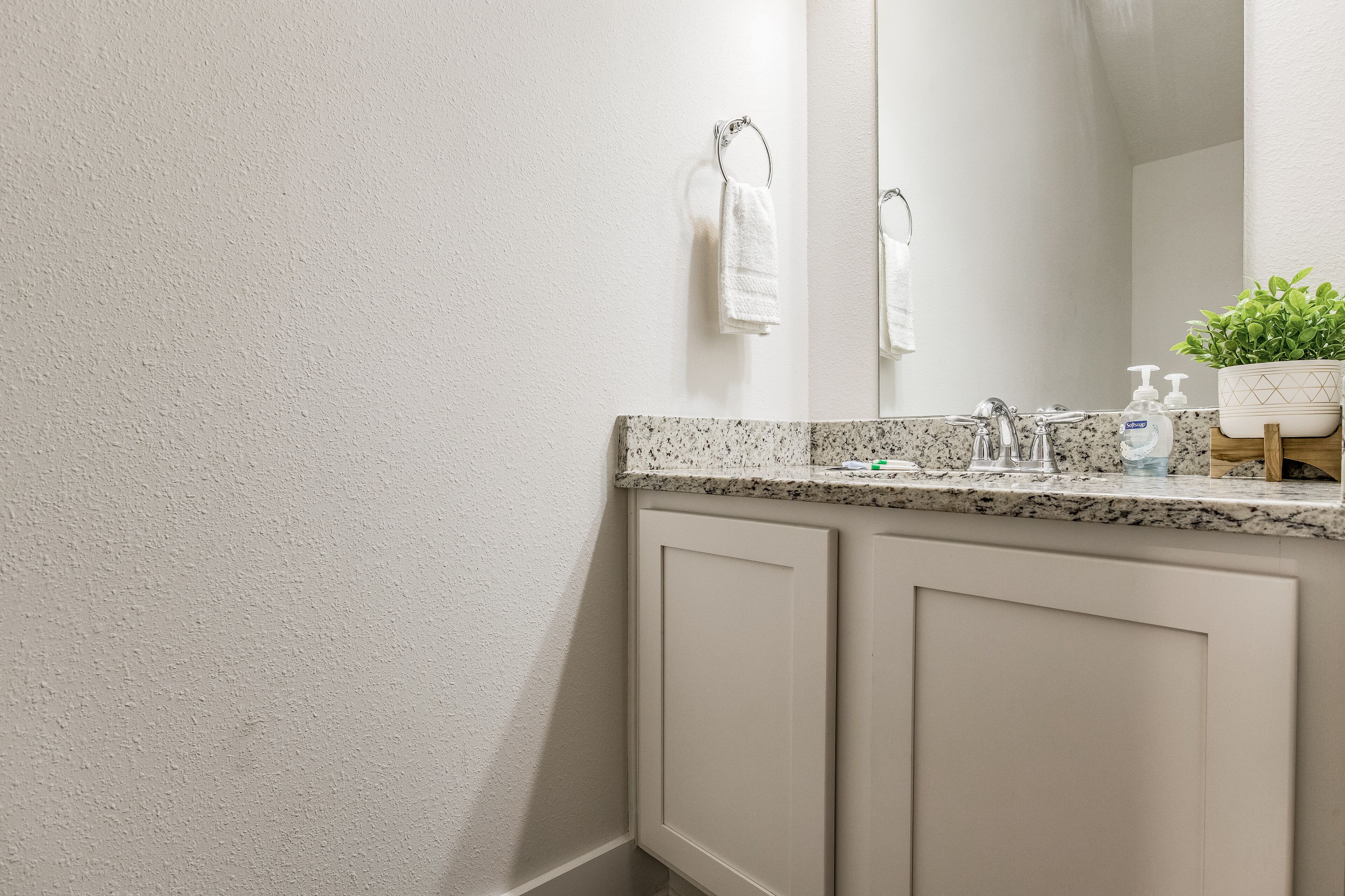 Cheerful 3-bedroom Townhouse - Centrally Located