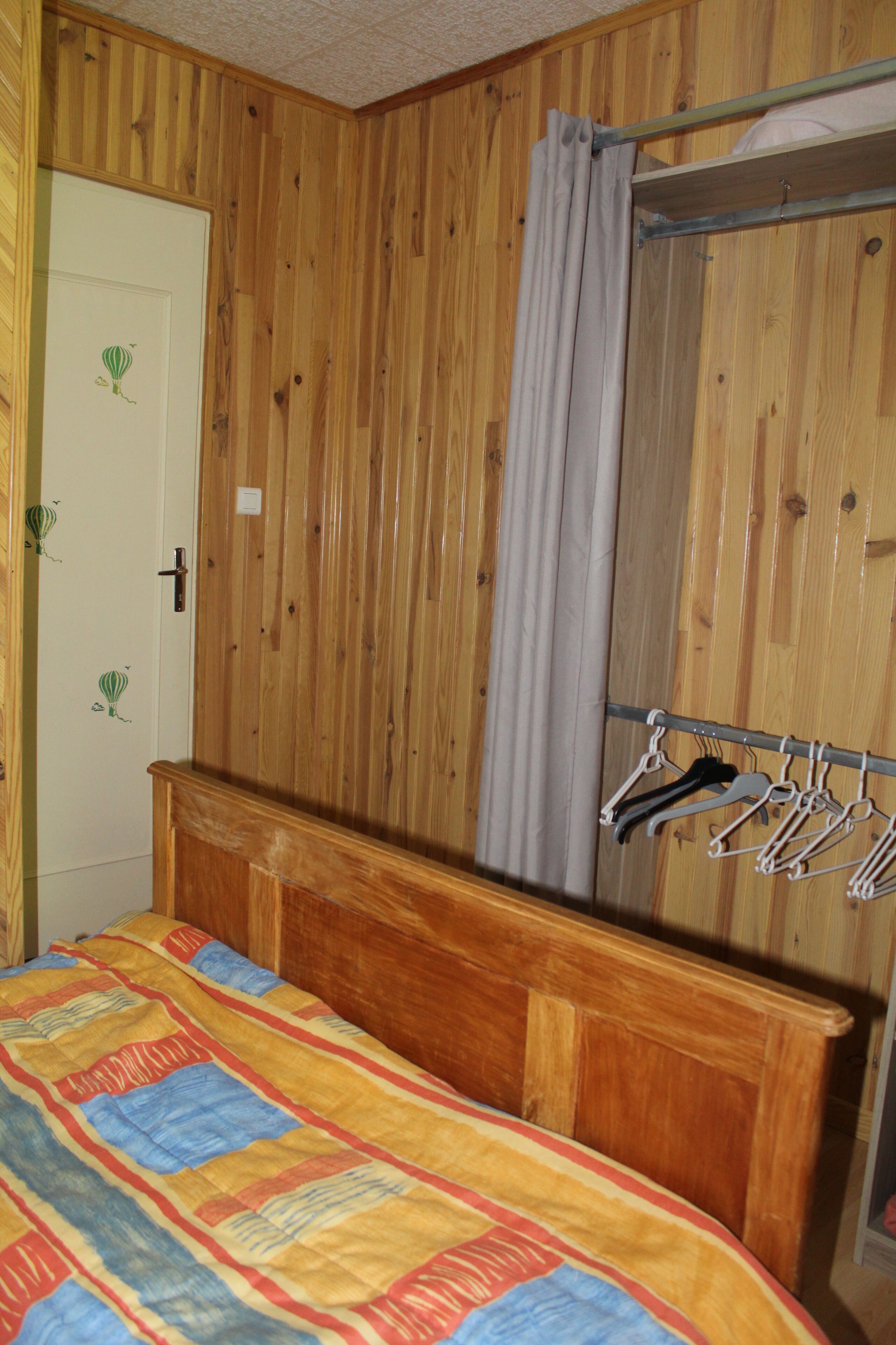 quiet apartment sleeping 8-10 in good waters 64