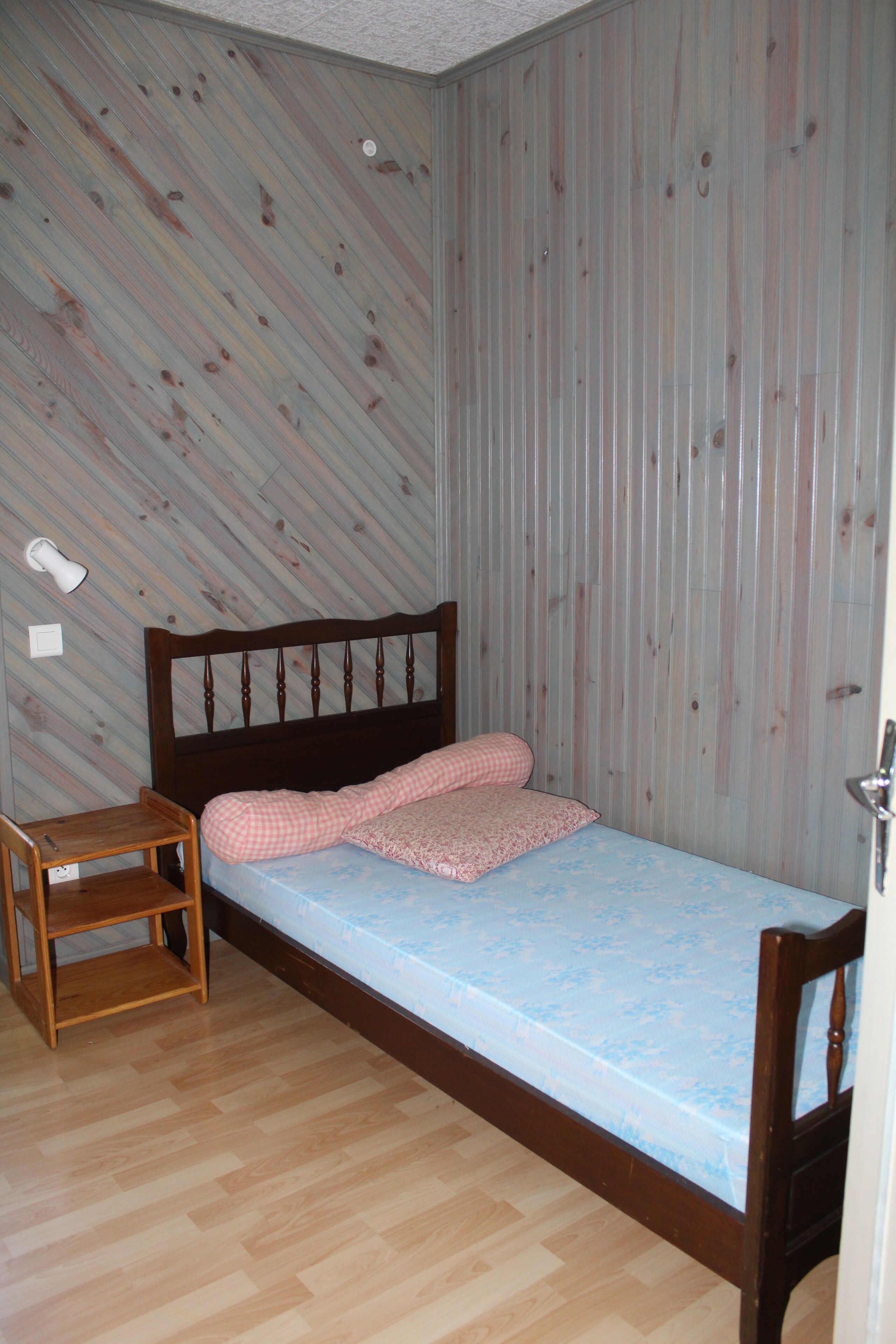 quiet apartment sleeping 8-10 in good waters 64