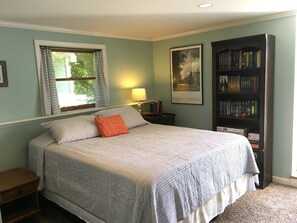 4 bedrooms, desk, iron/ironing board, travel cot