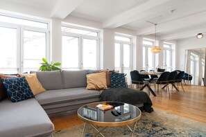 Netflix, streaming services - Golden Loft - 92qm, zentral & ruhig, Messe/HBF n (Essen)