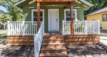 Walk to Wesley Medical! Private Back Patio W/ W&D