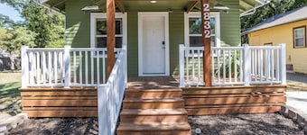 Walk to Wesley Medical! Private Back Patio W/ W&D