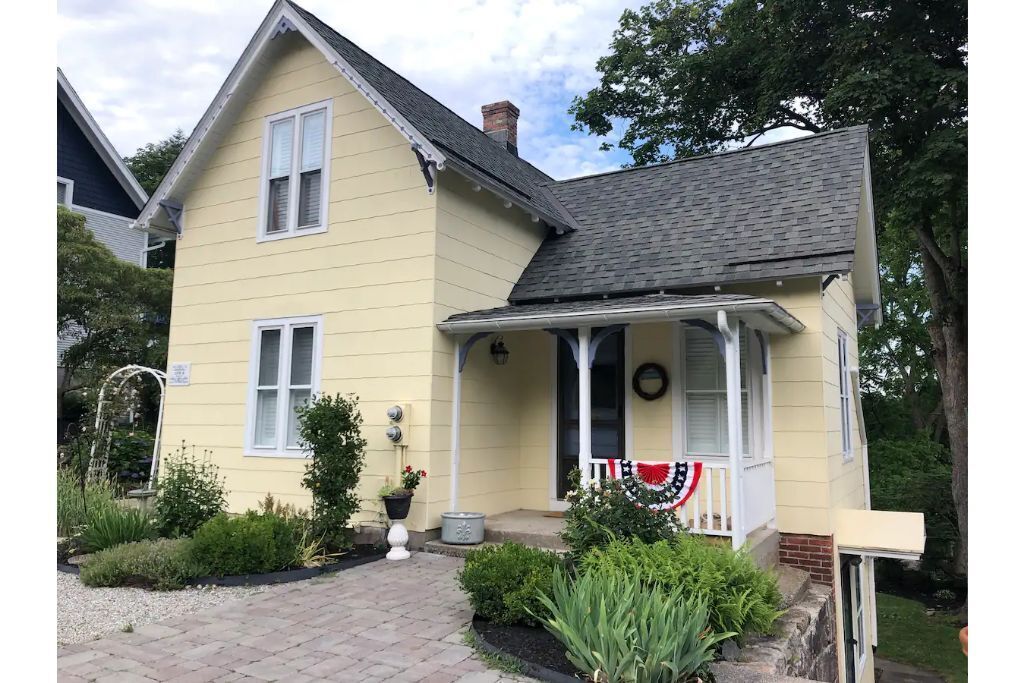  Historic Home Downtown Mystic 4BR entire home