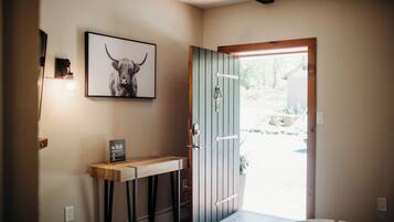 Barn Suite 1 | Iron/ironing board, WiFi (free), individually decorated