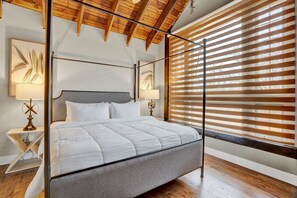 Barn Master Suite | Individually decorated, individually furnished, iron/ironing board - Chimney Hill Estate Inn (Lambertville)