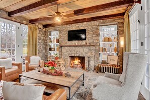 Fireplace - Chimney Hill Estate Inn (Lambertville)
