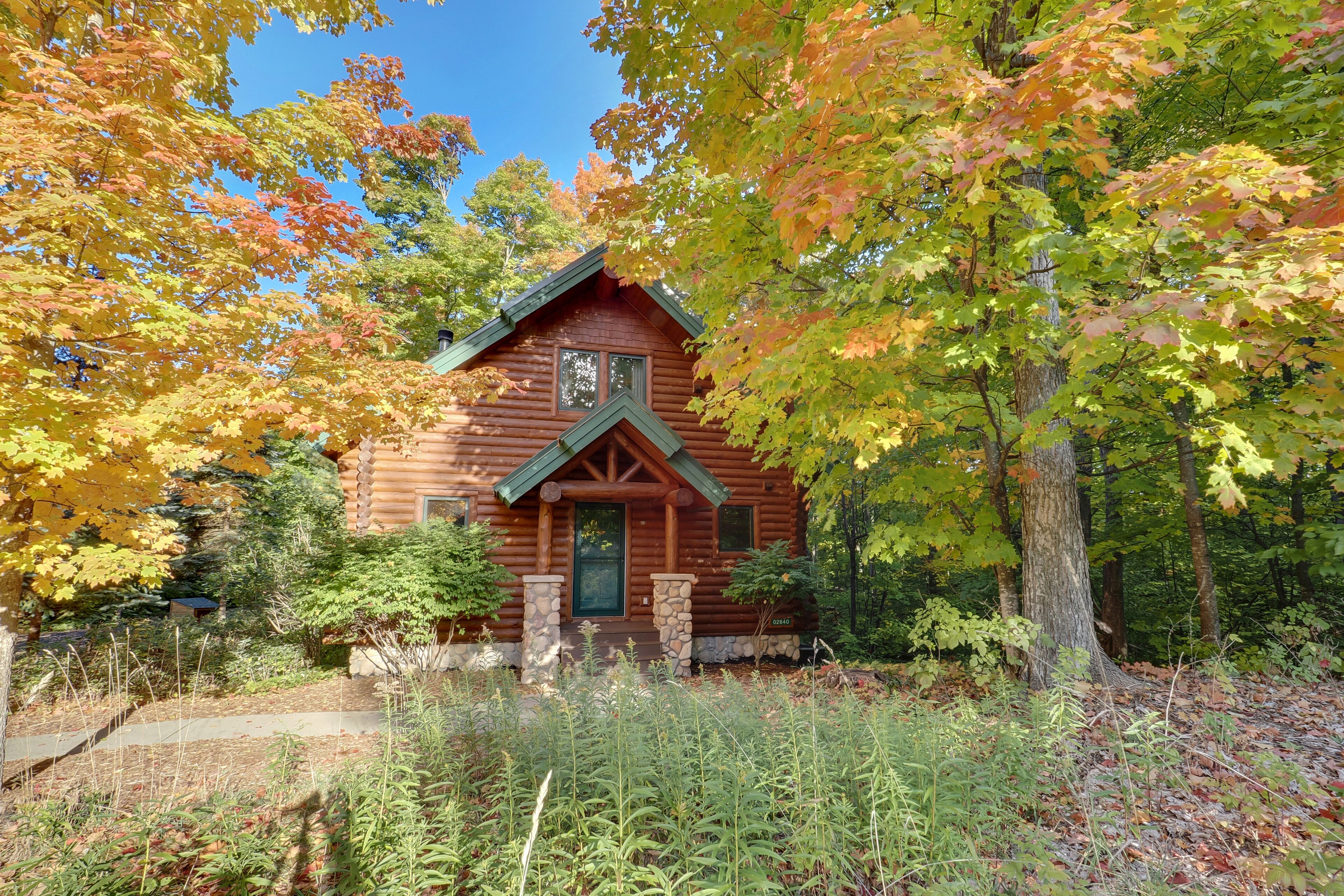 Private Boyne Mountain Cabin Clean and Cozy with Hot Tub , Golf, ski in ski out!