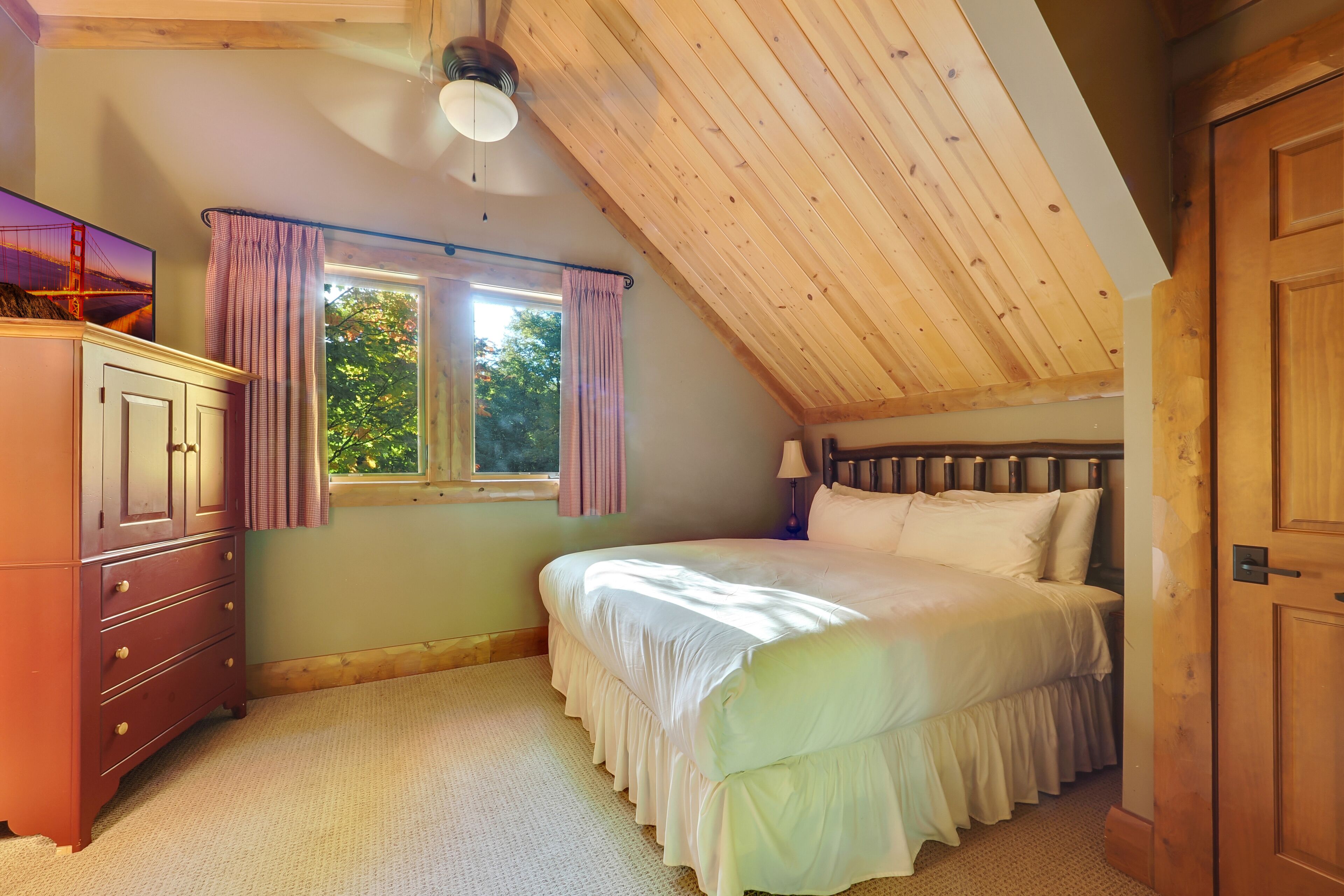 Private Boyne Mountain Cabin Clean and Cozy with Hot Tub , Golf, ski in ski out!