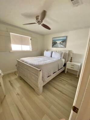1 bedroom, iron/ironing board, travel crib, free WiFi - Steps To The Beach (Private) | Sunset Views! (Seagrove)