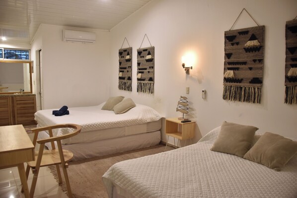 오리/거위털 이불, 필로우탑 침대, 객실 내 금고, 각각 다른 스타일의 인테리어