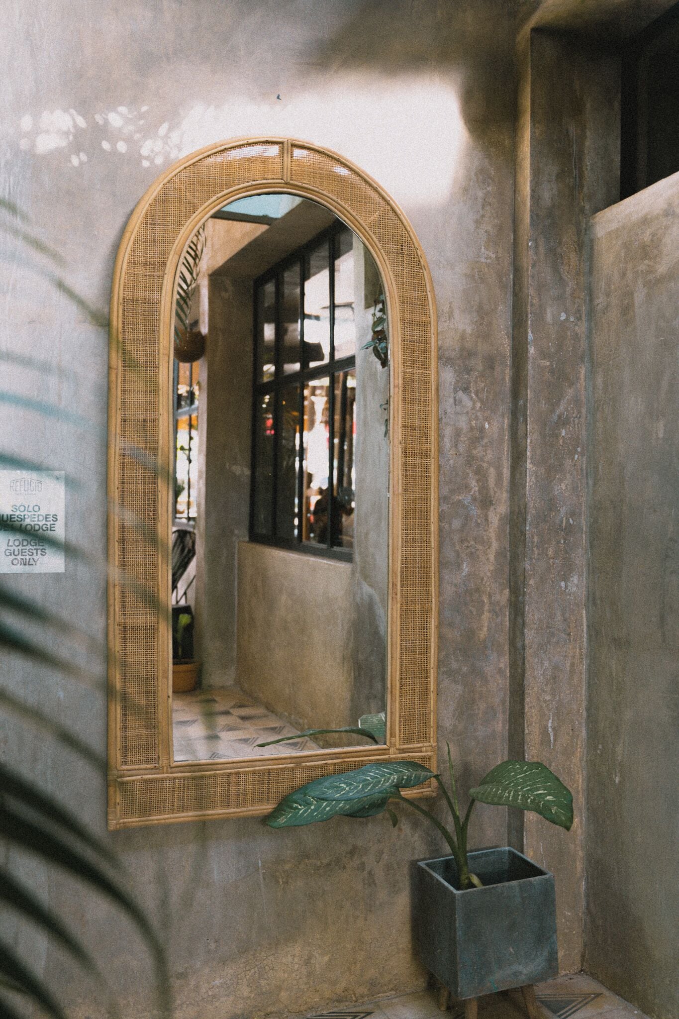 Vista frontal de la propiedad