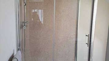 Studio | Bathroom | Shower, towels