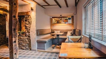 Studio | Dining