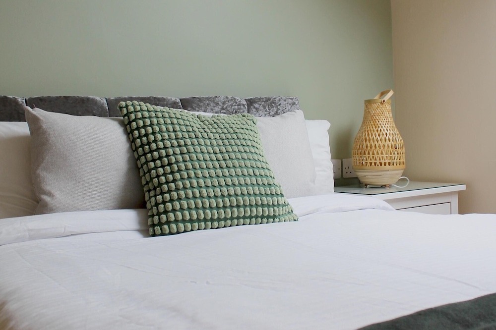 Charming 1-bed Loft in Caerleon