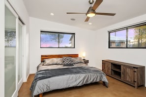 3 Schlafzimmer, Schreibtisch, Bügeleisen/Bügelbrett, WLAN
