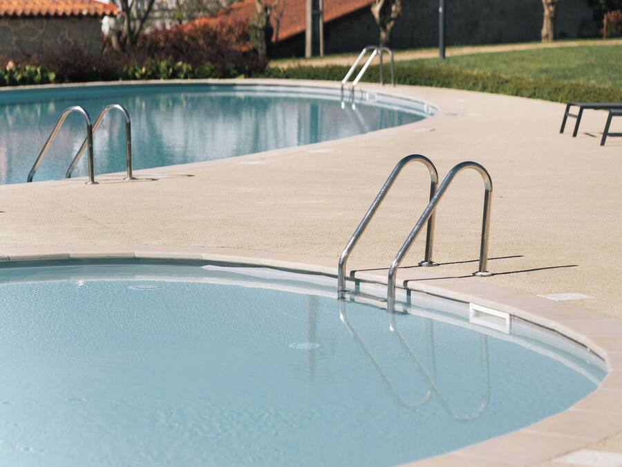 2 outdoor pools, pool umbrellas, sun loungers