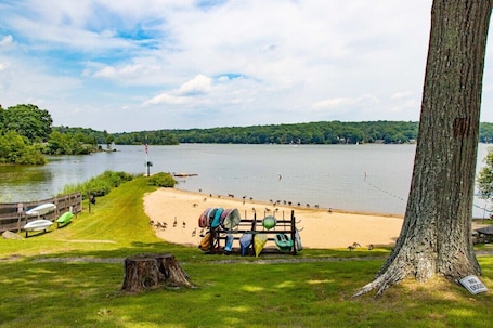 Beach nearby. Lake - PetsOK - Wi-Fi - W&D - Fire Pit - Kayaks