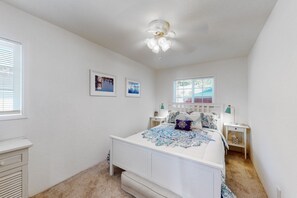 2 makuuhuonetta, silitysrauta/-lauta, internet, vuodevaatteet