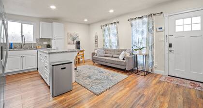 Quaint trendy home just a stroll from the seas