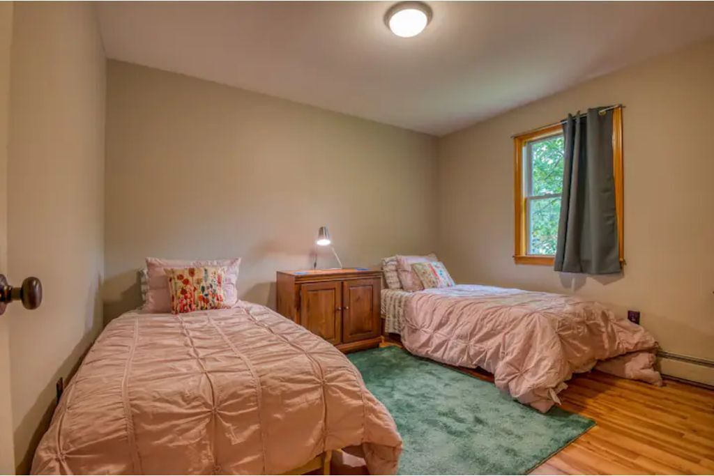 3BR with A/C, a Firepit and Private Lake Access!