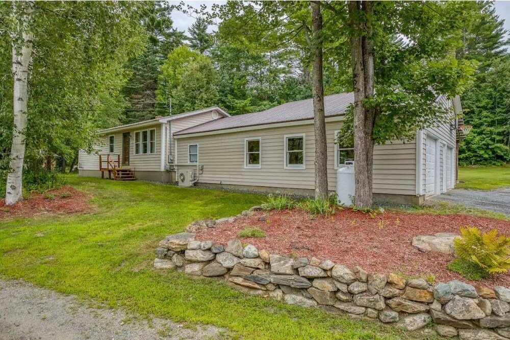 3BR with A/C, a Firepit and Private Lake Access!