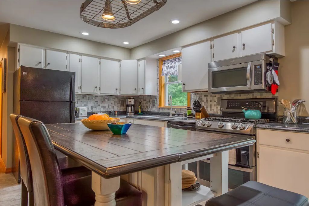 3BR with A/C, a Firepit and Private Lake Access!