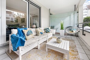 Terrace/patio - Two-room apartment in the city center with underground parking space (München)