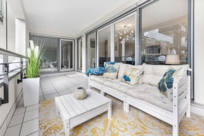 Smart TV - Two-room apartment in the city center with underground parking space (München)