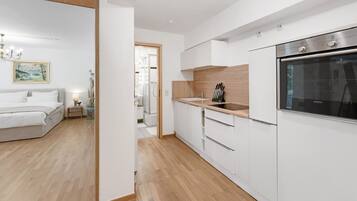 Kühlschrank, Ofen, Herdplatte, Geschirrspüler