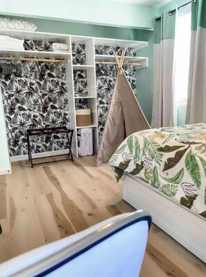 2 habitaciones, escritorio, tabla de planchar con plancha y wifi gratis 
