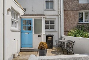 تناول الطعام بالخارج