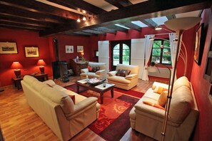 Interior - La Haute Grange "Le Châtaignier" spacious gîte for 4, garden and beautiful views. (Fréland)