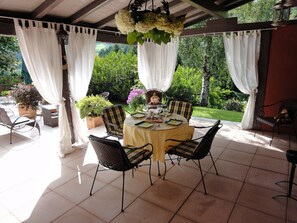 Outdoor dining