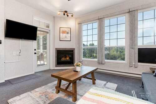 Riverside Twin `A` | Balcony | King Bed | Spacious