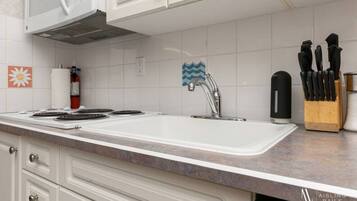 KylskÄp, mikrovÄgsugn, spishÀll och diskmaskin