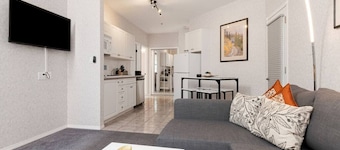 Riverside Twin `B` | Cozy | Views | King Bed