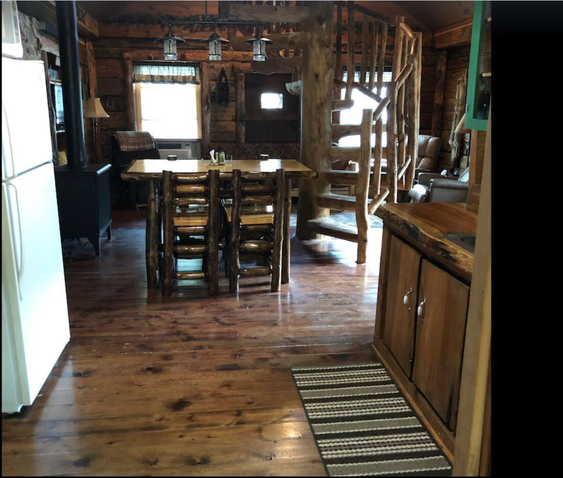 Cozy Cabin in the heart of the Black Hills.  Close to Deadwood and Lead! 