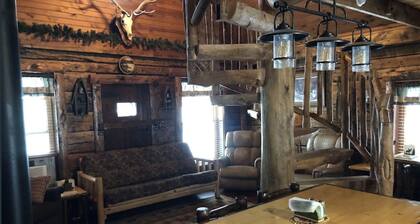 Cozy Cabin located in the heart of the Black Hills, but close to Deadwood & Lead