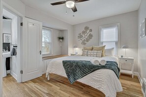 3 bedrooms, desk, iron/ironing board, travel crib