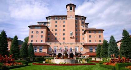 Sheridan Wildflower! Work Hub w/ BBQ & Fire Pit