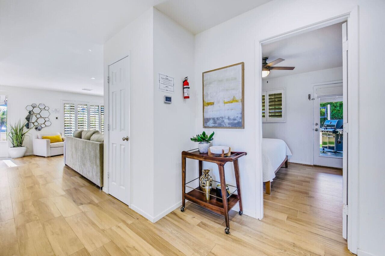 5 Schlafzimmer, Schreibtisch, Bügeleisen/Bügelbrett, Reisekinderbett